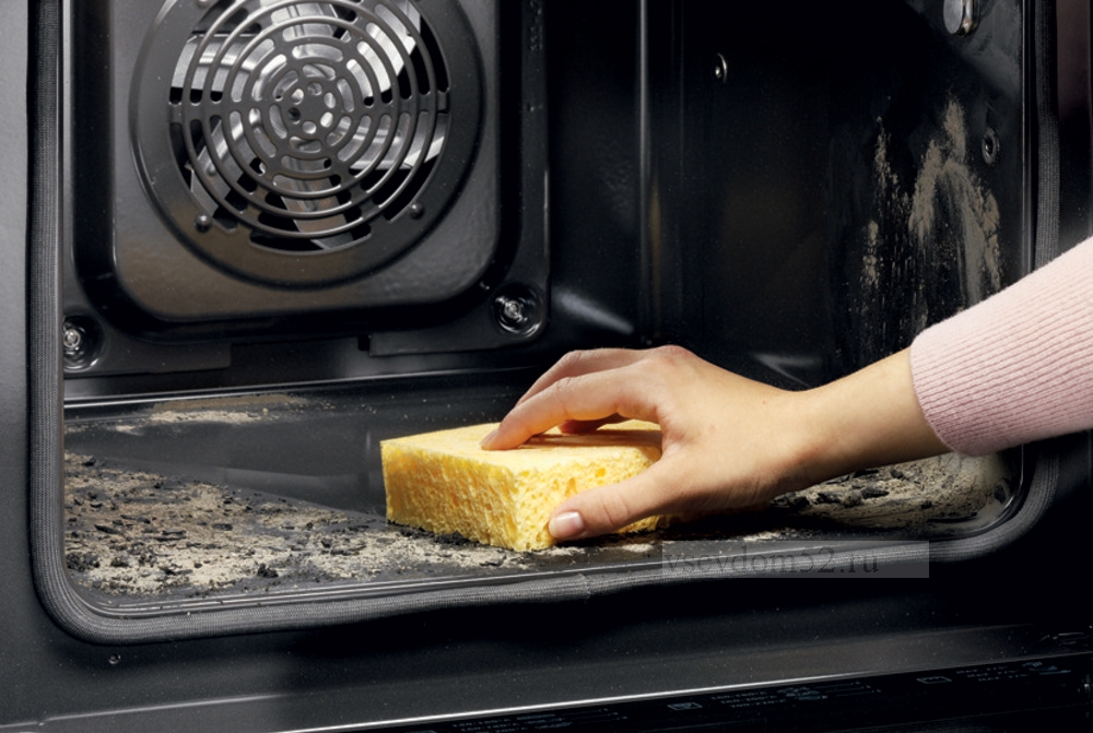 Мы уже нашли самый простой и достаточно эффективный метод очищения духовки до блеска и делимся им с вами